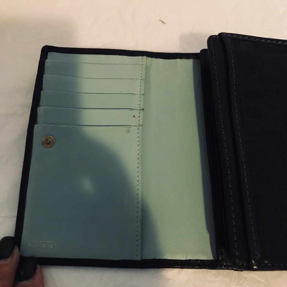 💯% Authentic Coach Black Wallet - Picture 5 of 8